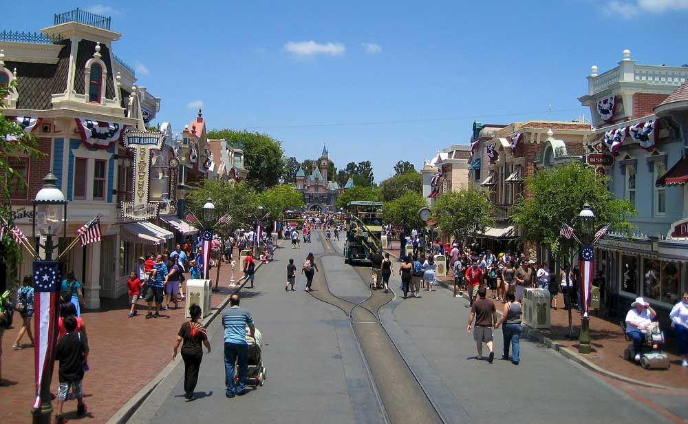 Alfred A. Si / Public domain Disney Park Secrets